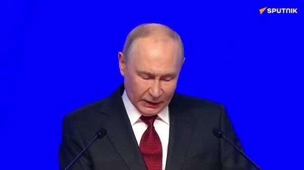Putin: „Cu drapelul nostru, militarii pornesc în ofensivă, îl arborează deasupra orașelor și localităților eliberate, precum și deasupra înălțimilor și liniilor de apărare cucerite” Putin: „Cu drapelul nostru, militarii pornesc în ofensivă, îl arborează deasupra orașelor și localităților eliberate, precum și deasupra înălțimilor și liniilor de apărare cucerite” - Sputnik Moldova