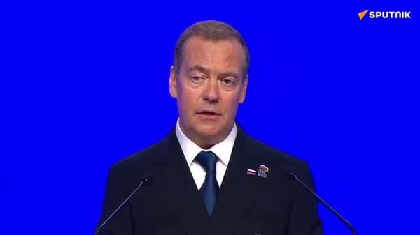 Medvedev a numit memoria istorică o imunitate împotriva încercărilor inamicului de a dezbina și învrăjbi poporul rus Medvedev a numit memoria istorică o imunitate împotriva încercărilor inamicului de a dezbina și învrăjbi poporul rus - Sputnik Moldova