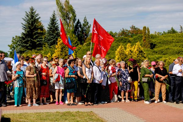 Торжественный митинг, посвященный 82-й годовщине освобождения Молдавии от румыно-немецкой нацистской оккупации - Sputnik Молдова