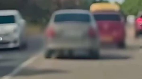 Polițiștii moldoveni s-au autosesizat după apariția, la 21 august, în spațiul public a unor imagini video în care un șofer este surprins încălcând în mod repetat Regulamentul circulației rutiere pe o stradă din orașul Ialoveni - Sputnik Moldova