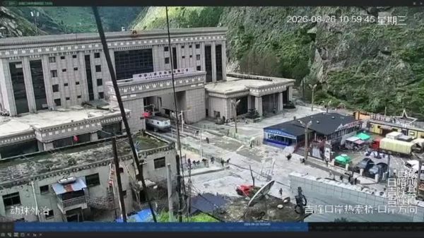 Как минимум четыре россиянина находятся в зоне бедствия в Непале, с ними не могут связаться, сообщает российское посольство - Sputnik Молдова
