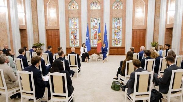 Maia Sandu s-a întâlnit astăzi cu reprezentanții NATO pentru a discuta despre dronele rusești de pe teritoriul Republicii Moldova, atacurile cibernetice și necesitățile de apărare - Sputnik Moldova