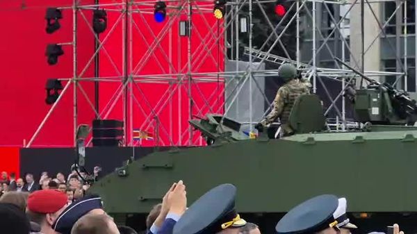 Blindate germane, donate Moldovei recent, au traversat Piața Marii Adunări Naționale - Sputnik Moldova