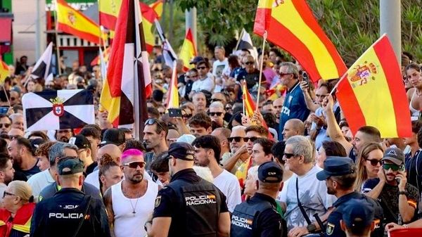 Locuitorii din Ceuta, Spania, au organizat proteste în masă pe fondul crizei migranților - Sputnik Moldova