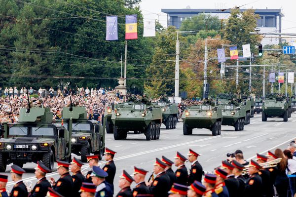 Военный парад в Кишиневе Военный парад в Кишиневе - Sputnik Молдова