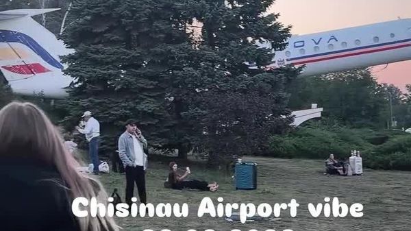 А кишиневский аэропорт, между тем, продолжает радовать пассажиров особым режимом - Sputnik Молдова