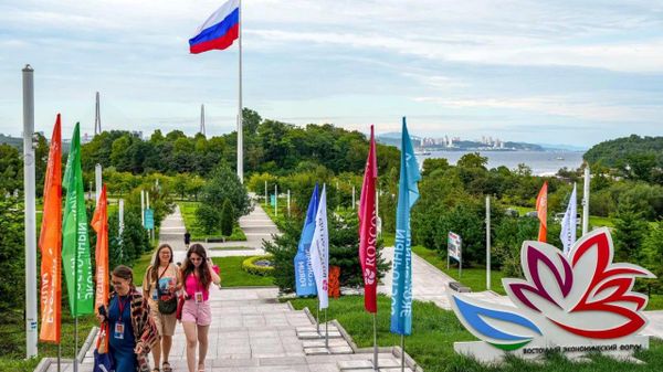 Восточный экономический форум во вторник открылся на острове Русском во Владивостоке, 11-е по счету мероприятие соберет участников из порядка 70 стран - Sputnik Молдова