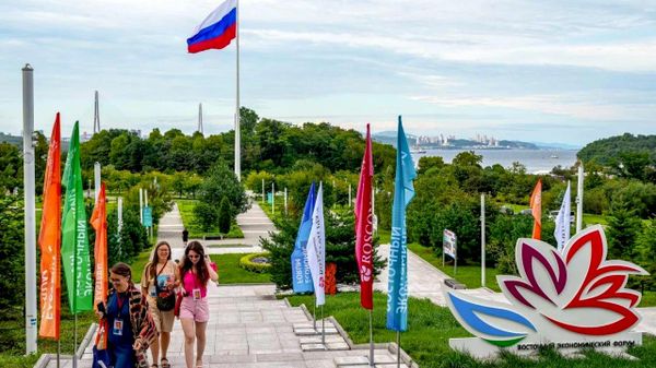 Tot azi s-a deschis Forumul Economic Estic pe Insula Russkii din Vladivostok - Sputnik Moldova