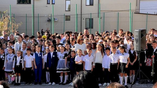 La această oră în toate școlile din Moldova au loc careuri festive de 1 septembrie - Sputnik Moldova