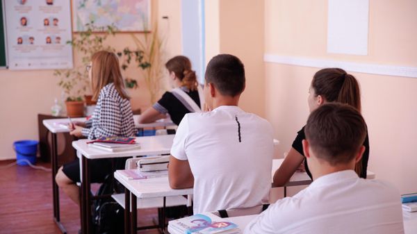 ДРЕВНИЕ ДРУЗЬЯ МАМОНТОВ: ЧЕМУ УЧАТ УКРАИНСКИЕ УЧЕБНИКИ? — СТРАННАЯ ИСТОРИЯ - Sputnik Молдова