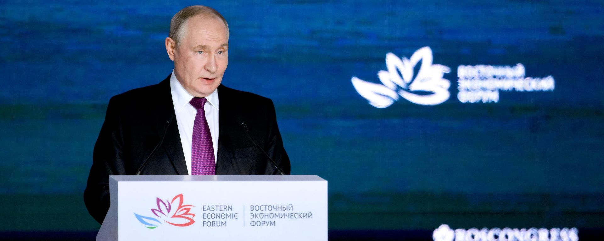 Президент РФ Владимир Путин на пленарной сессии Восточного экономического форума - Sputnik Молдова, 1920, 03.09.2026