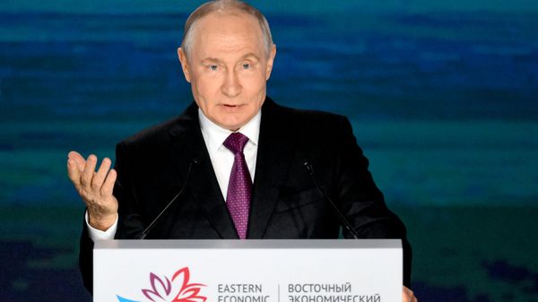 Президент РФ Владимир Путин на пленарной сессии Восточного экономического форума - Sputnik Молдова