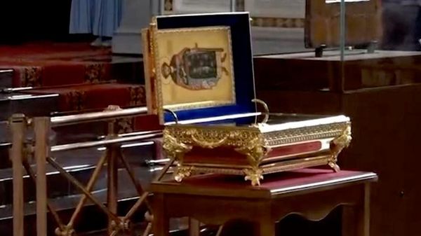 Патриарх Московский и всея Руси Кирилл встретил мощи святого благоверного князя Дмитрия Донского в храме Христа Спасителя в Москве - Sputnik Молдова