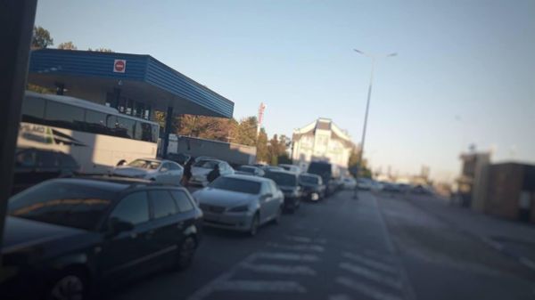 Утром в понедельник на КПП Паланка образовалась очередь на выезд из Молдовы - Sputnik Молдова