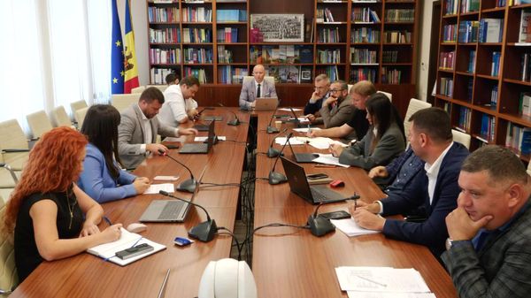 Deputatul PAS Sergiu Lazarenсu a recunoscut că noua politică fiscală va avea un impact negativ și va pune presiune asupra bugetelor locale, în loc să le ajute să-și sporească veniturile - Sputnik Moldova