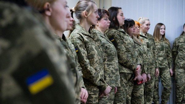 Руководство Евросоюза требует от Киева начать мобилизацию женщин по примеру Израиля, сообщило пресс-бюро Службы внешней разведки (СВР) России - Sputnik Молдова