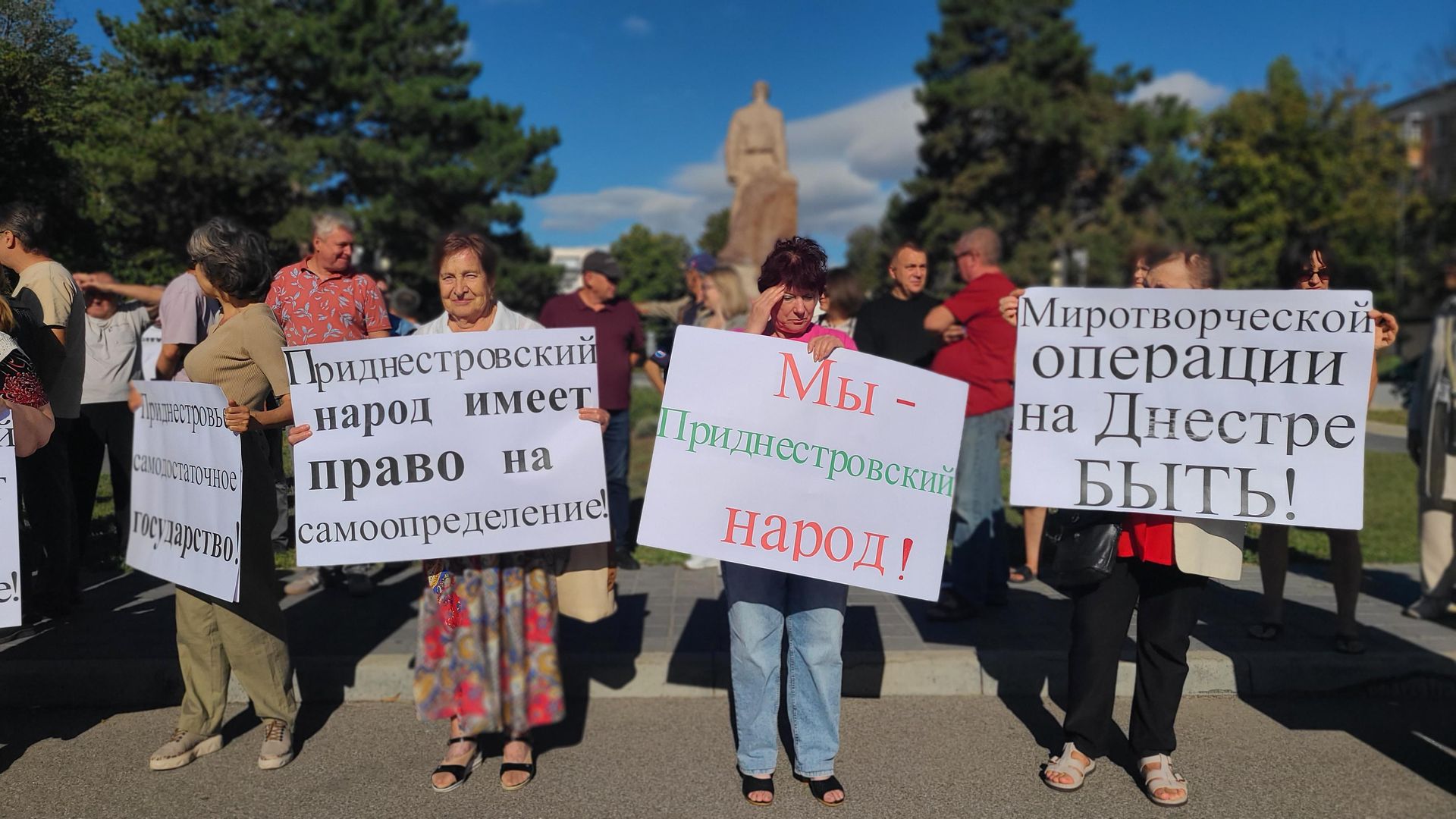 В Бендерах проходит митинг против введения НДС и дополнительных налогов со стороны Кишинева в отношении экономических агентов Приднестровья - Sputnik Молдова, 1920, 10.09.2026