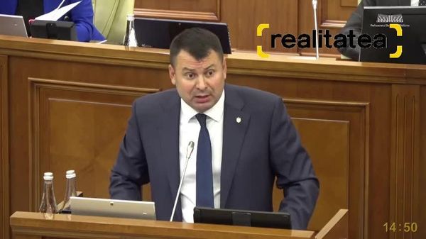 Vasile Costiuc o îndeamnă pe Maia Sandu să meargă mai rar le înmormântări și să stea mai puțin la priveghi, dar să se ocupe de economia țării - Sputnik Moldova