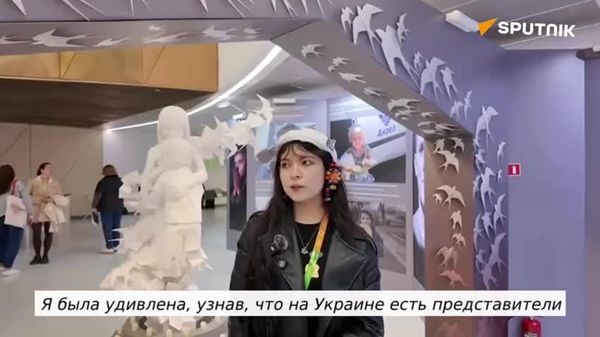 „Nu știam că există manifestări ale nazismului și fascismului în Ucraina”, a declarat pentru @SputnikLive Shexid Antoaneth Orihuela Arias, o participantă din Peru - Sputnik Moldova