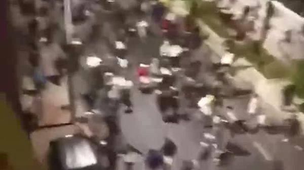 Тысячи мигрантов бегут по улицам Сеуты после того, как полиция попыталась вывезти их из нелегальных лагерей - Sputnik Молдова