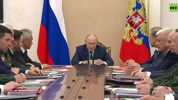 Осуждают всё, что происходит в Ормузском проливе, а сами готовятся к захвату гражданских судов, — Владимир Путин указал на неприкрытые двойные стандарты ЕС - Sputnik Молдова