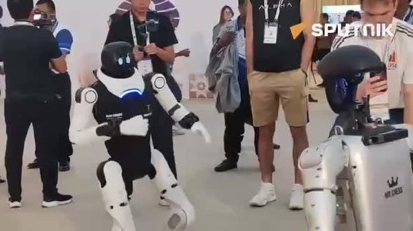 „Dansează toată lumea!” Roboții s-au duelat într-un battle de dans în Uzbekistan, relatează @SputnikUzbekistan - Sputnik Moldova