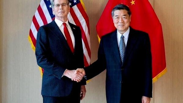 Secretarul Trezoreriei SUA, Scott Bessent, s-a întâlnit la New York cu vicepremierul chinez He Lifeng pentru a discuta despre relațiile economice și comerciale dintre SUA și China înainte de summitul președintelui Trump cu președintele chinez Xi Jinping de la Washington - Sputnik Moldova
