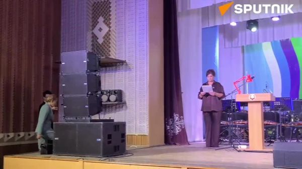 În regiunea transnistreană continuă să fie înmânate absolvenților școlilor certificate de absolvire rusești - Sputnik Moldova