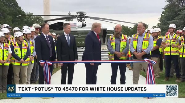 Președintele Donald Trump a participat la ceremonia de inaugurare a noului heliport de la Casa Albă, însă discursul său nu s-a putut auzi aproape deloc, deoarece zgomotul elicopterului a acoperit vocea sa - Sputnik Moldova