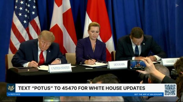Trump a semnat un acord trilateral cu prim-ministrul Danemarcei și cu prim-ministrul Groenlandei, prin care se extinde prezența militară a SUA în Groenlanda - Sputnik Moldova