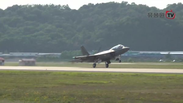 Coreea de Sud a livrat Forțelor Aeriene ale Republicii Coreea (ROKAF) primul avion de vânătoare KF-21 Boramae produs în serie, marcând trecerea acestui aparat de la etapa de dezvoltare la serviciul operațional - Sputnik Moldova
