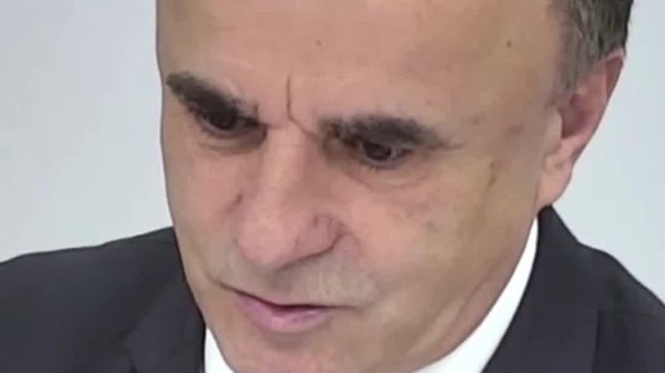 Deputatul Vasile Tarlev consideră că principalul indicator al activității Parlamentului în sesiunea de primăvară-vară este faptul că oamenii din Republica Moldova au ajuns să trăiască mai prost și, drept exemplu, a invocat creșterea bruscă a deficitului bugetar - Video - Sputnik Moldova