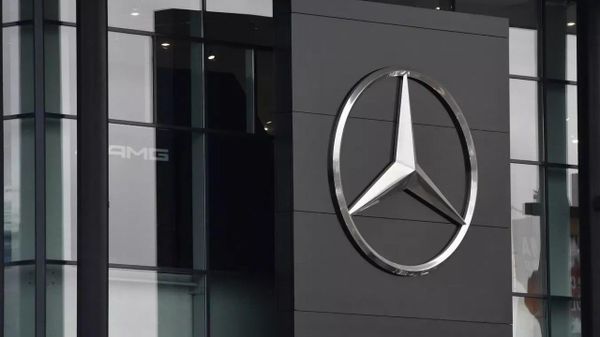 Mercedes amenință cu închiderea unor fabrici dacă angajații nu vor munci mai mult - Sputnik Moldova