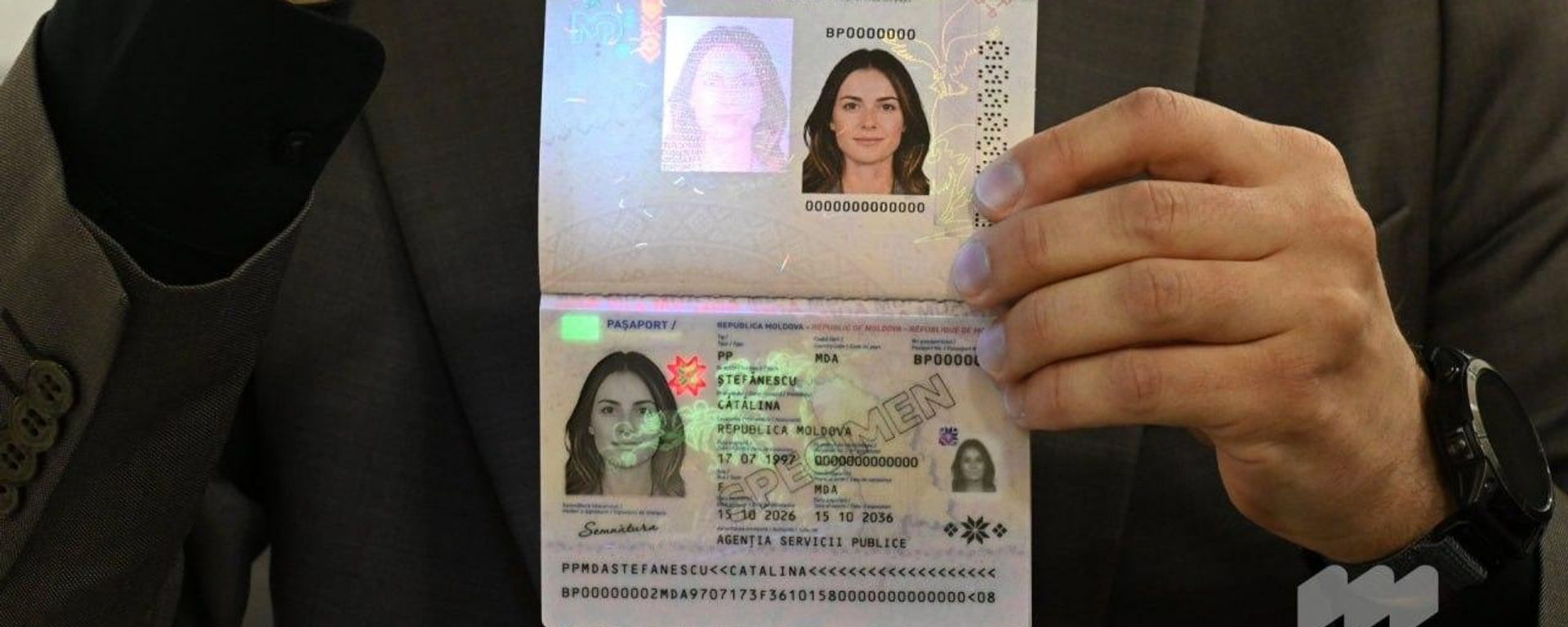 Показали новые молдавские паспорта — выдавать документы нового образца начнут с 15 октября - Sputnik Молдова, 1920, 25.09.2026