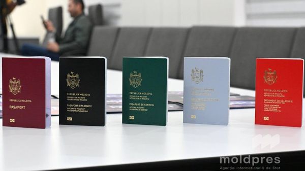 ASP a prezentat modelul noilor pașapoarte moldovenești - Sputnik Moldova