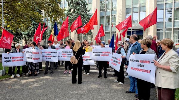 Партия коммунистов провела акцию протеста у здания правительства в Кишиневе - Sputnik Молдова