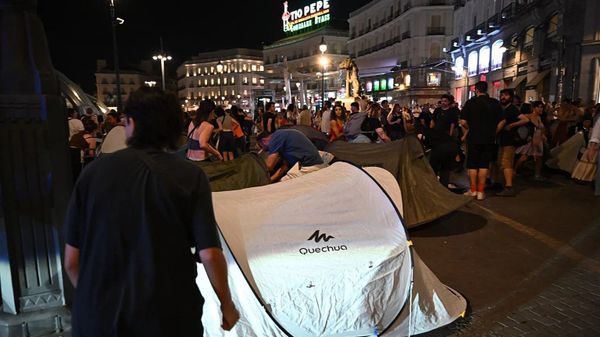 Участники марша против жилищного кризиса в Испании разбили палаточный лагерь в центре Мадрида - Sputnik Молдова