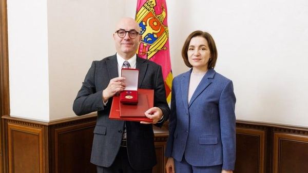 Ambasadorul Poloniei în Moldova, Tomasz Kobzdej, a fost decorat cu „Ordinul Onoarei” la încheierea misiunii sale diplomatice în țara noastră - Sputnik Moldova
