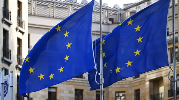 Флаги с символикой Евросоюза в Брюсселе. - Sputnik Moldova