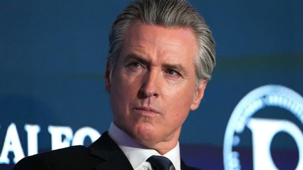Guvernatorul Californiei, Gavin Newsom, a promulgat AB 2017, prin care sărbătorile musulmane Eid al-Fitr și Eid al-Adha sunt recunoscute oficial în legislația statului - Sputnik Moldova