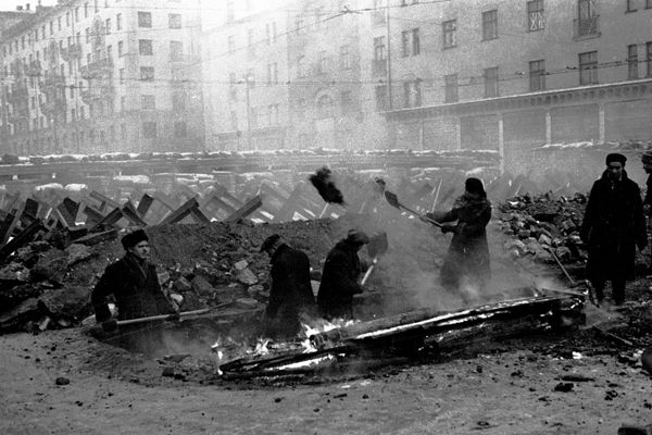 Оборона Москвы. Жители города строят противотанковые укрепления. - Sputnik Молдова