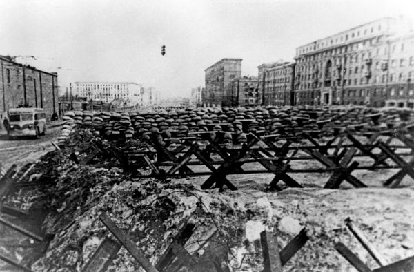 Баррикады на Можайском шоссе Москвы. - Sputnik Молдова