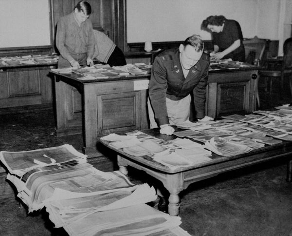 Фотокопии оригинальных документов, используемых в качестве доказательств против нацистских военных преступников в зале для документов в здании суда в Нюрнберге. - Sputnik Молдова
