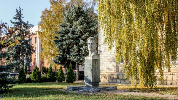 Monumentul lui Serghei Lazo amplasat în Sîngerei - Sputnik Молдова