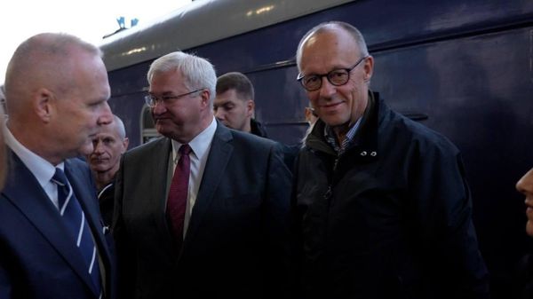 Канцлер Германии Мерц приехал в Киев с необъявленным визитом - Sputnik Молдова