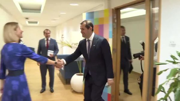Премьер Молдовы Василе Тофан встретился в Брюсселе с главой евродипломатии Каей Каллас - Sputnik Молдова