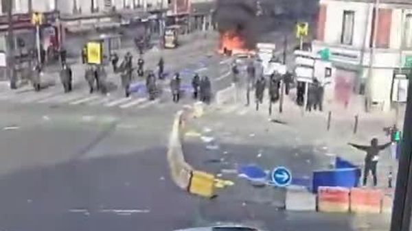 Почти 1 тысяча человек были задержаны по итогам протестов в понедельник во Франции - Sputnik Молдова