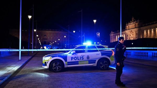 Poliția suedeză a împușcat un bărbat înarmat în apropierea Palatului Regal din Stockholm - Sputnik Moldova