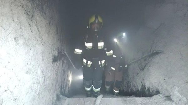 В Кишиневе загорелось бомбоубежище на Чеканах: пожар тушат восемь экипажей - Sputnik Молдова