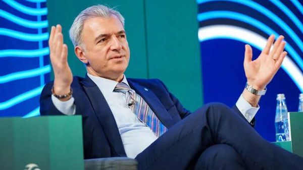 Министра Осмокеску продолжают пинать за поучения жителям Молдовы, как мерзнуть правильно: Вас назначили, чтобы поднимать экономику, а не учить нас выживать - Sputnik Молдова